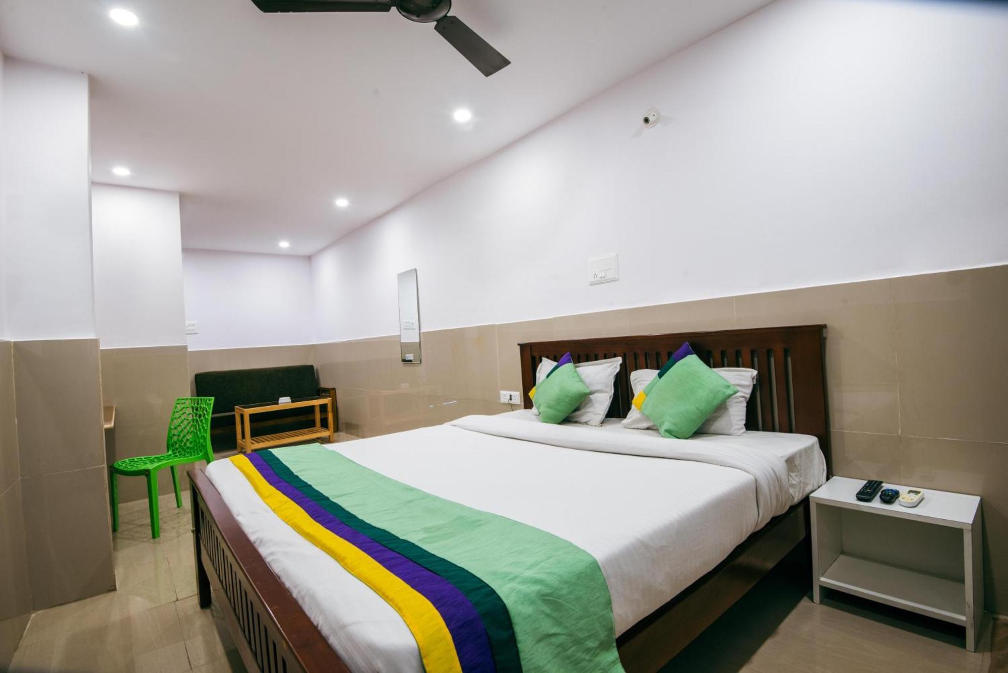 Отель Treebo Empire Executive Premium, Hinjewadi Хинджавади Экстерьер фото